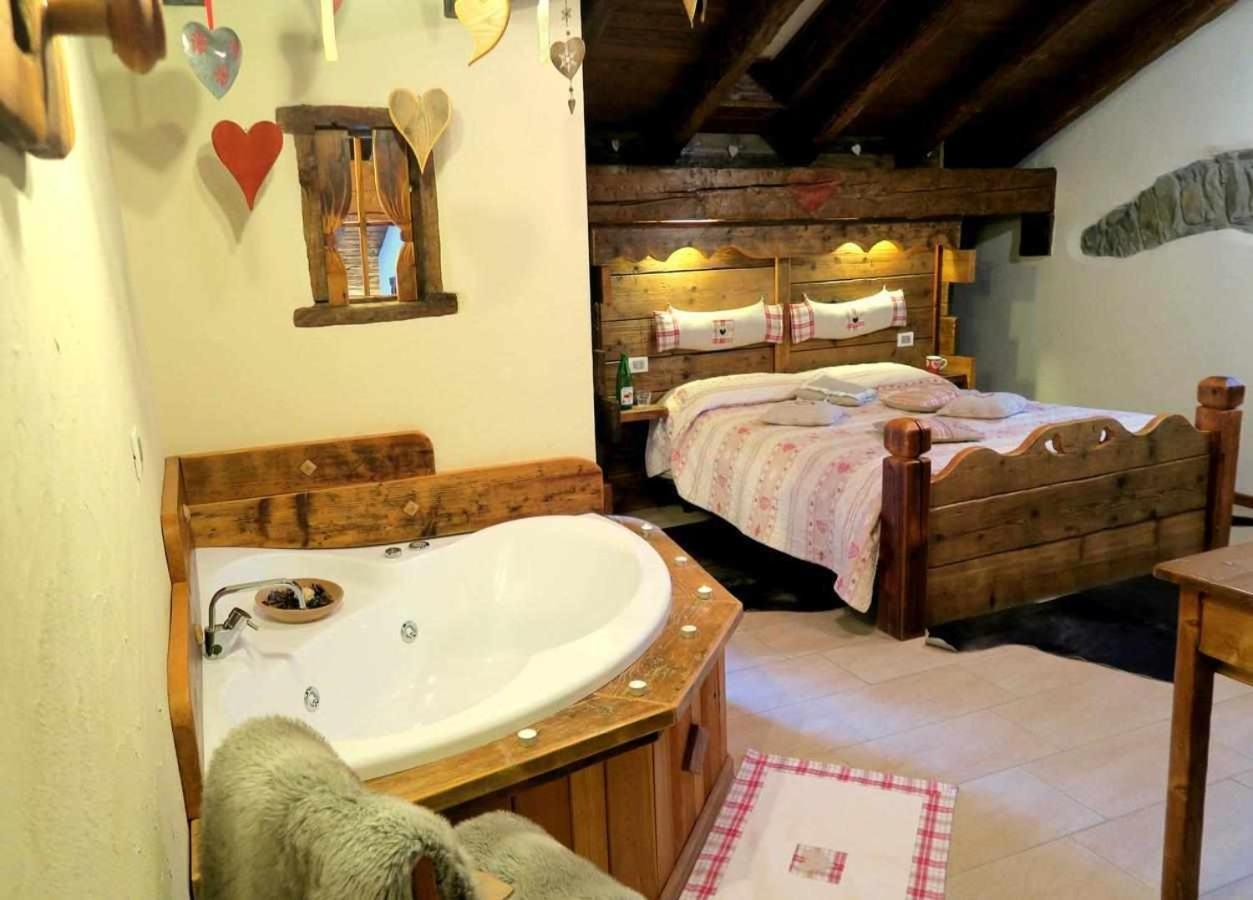 Romantica Suite Con Vasca Idromassaggio Aosta Buitenkant foto